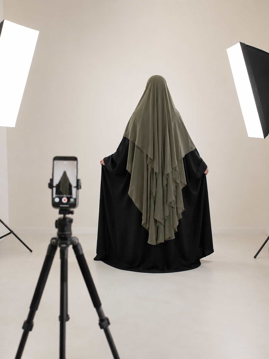 Comment préparer ses photos produits pour vendre plus d'abayas ?
