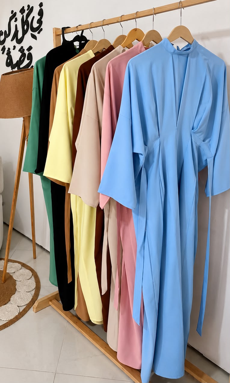 Abaya longue cintrée plissée avec liens à nouer ajustable