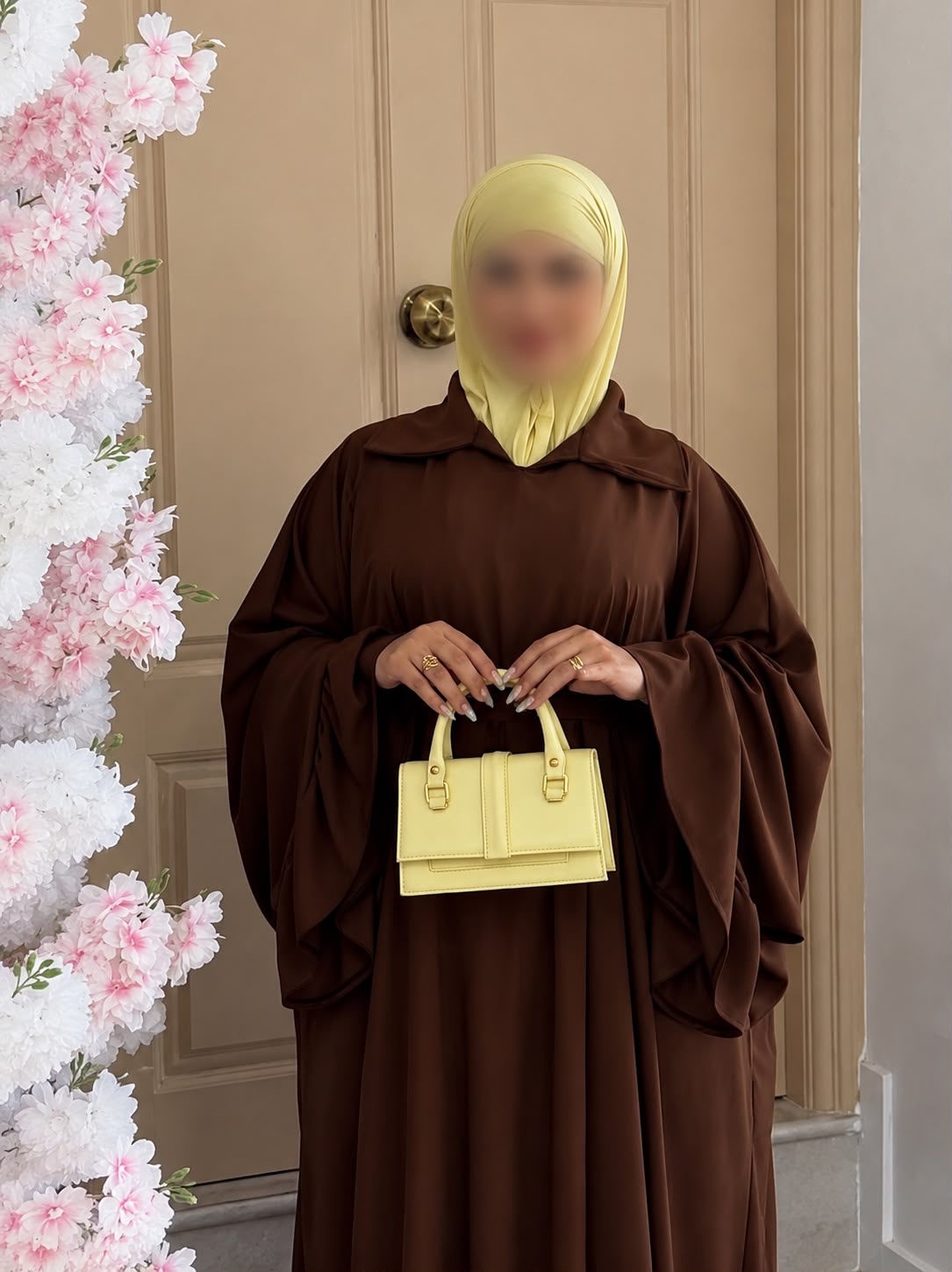 Abaya longue à col chemise et manches à volants