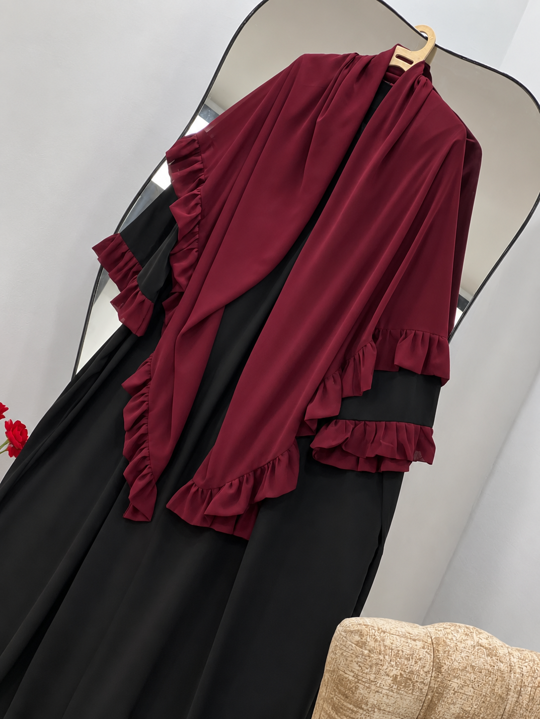 Abaya Naïla – Froncée à la poitrine & Hijab carré volant assorti