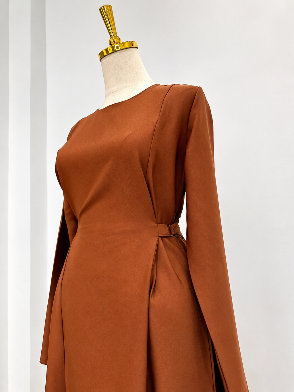 Abaya ceinturée coupe droite