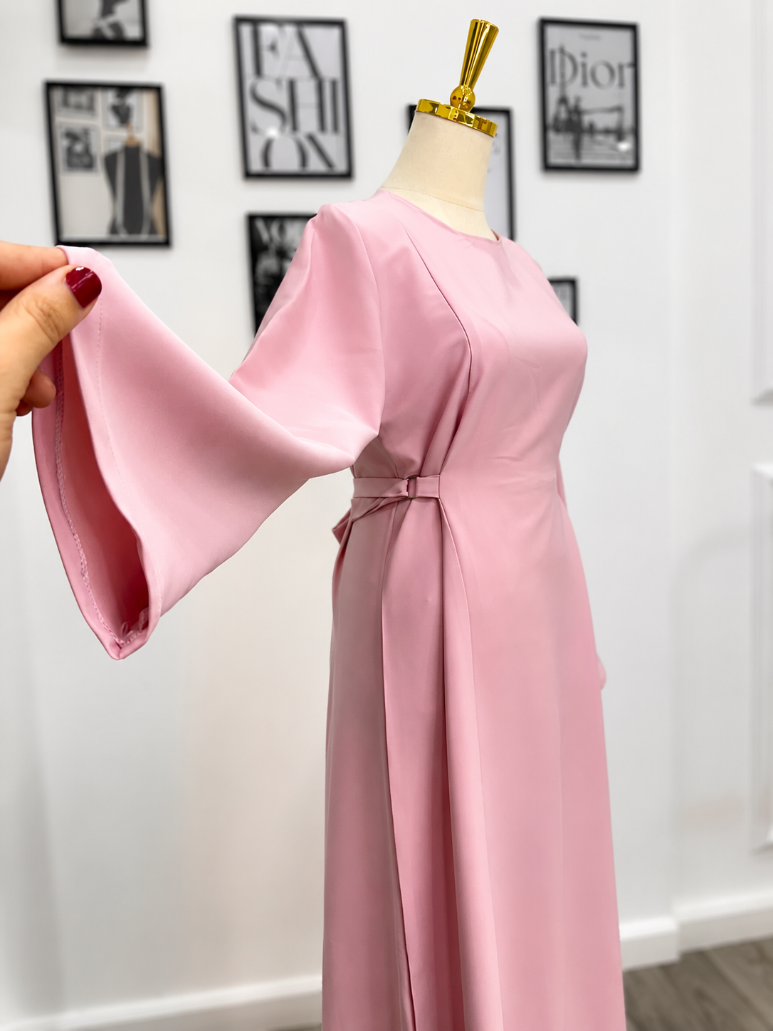 Abaya ceinturée coupe droite