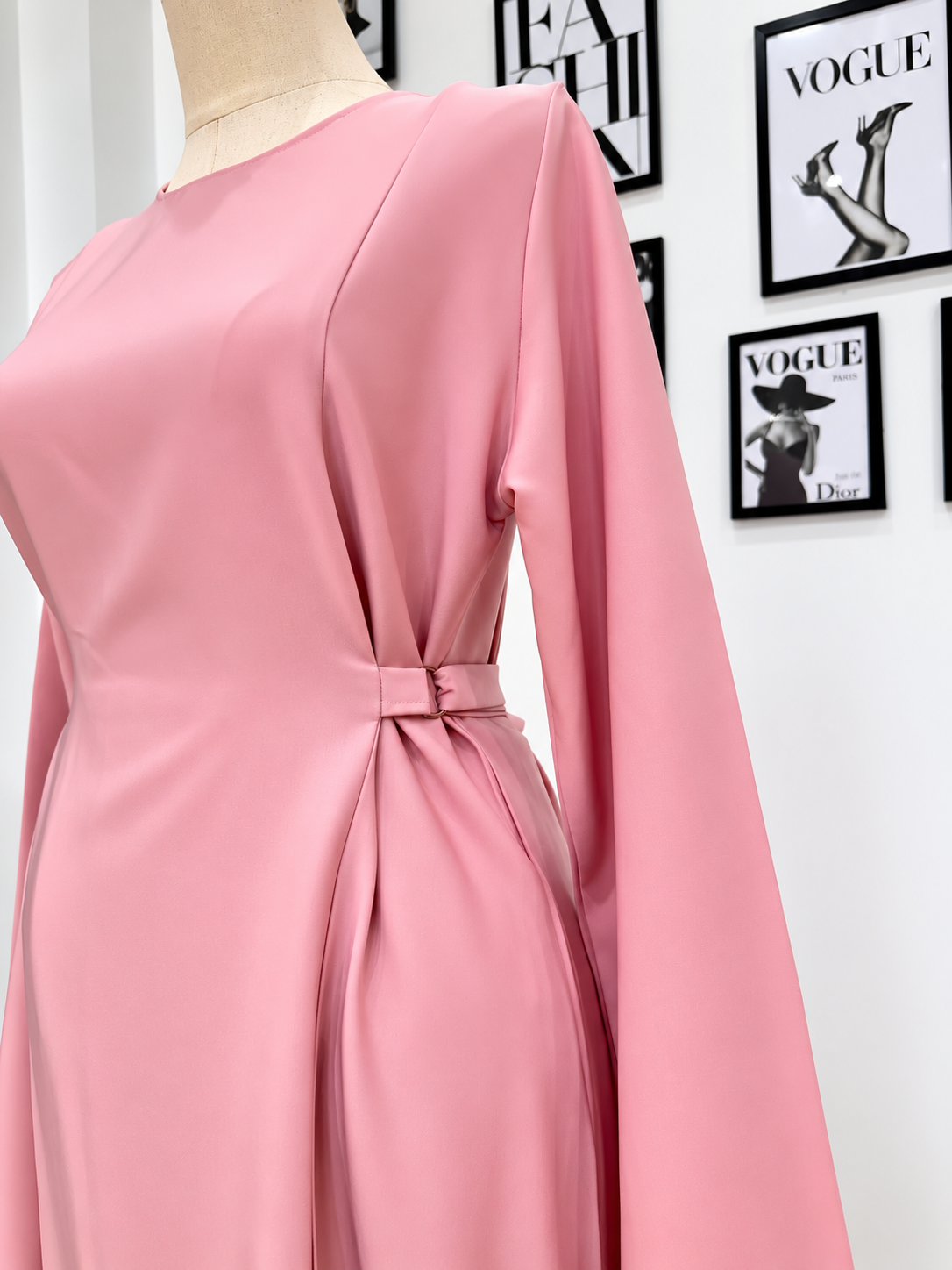 Abaya ceinturée coupe droite