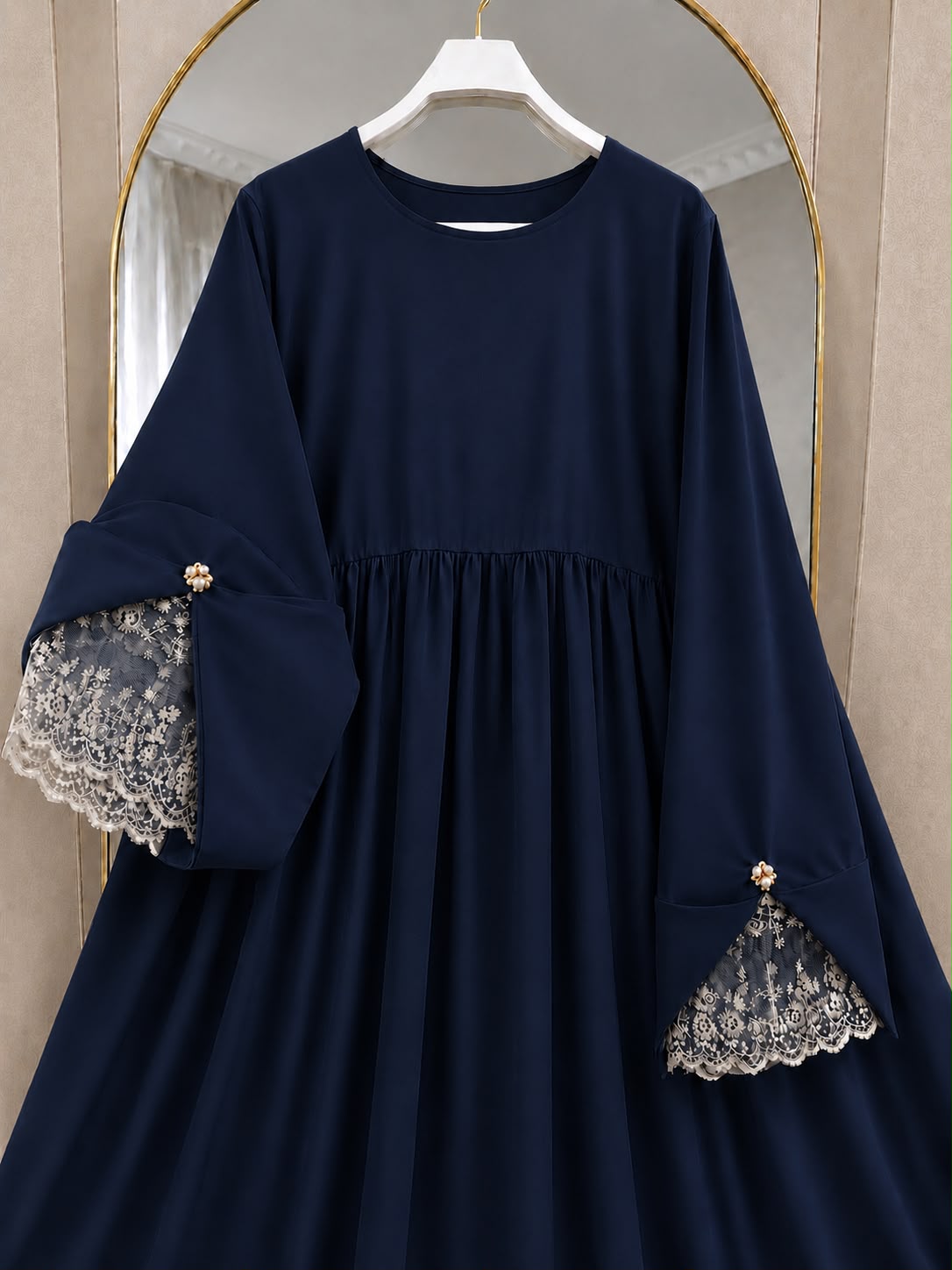 Abaya ample à manches dentelle avec broches perles
