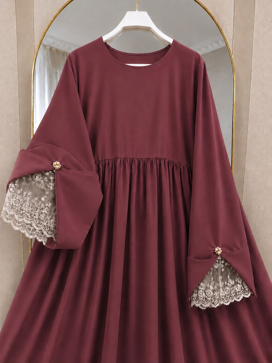 Abaya ample à manches dentelle avec broches perles