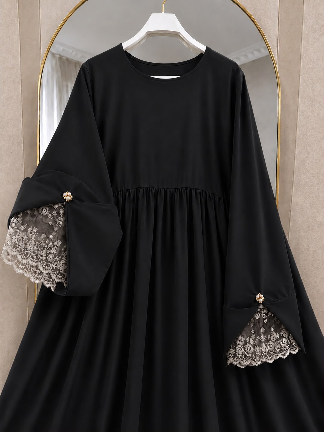 Abaya ample à manches dentelle avec broches perles