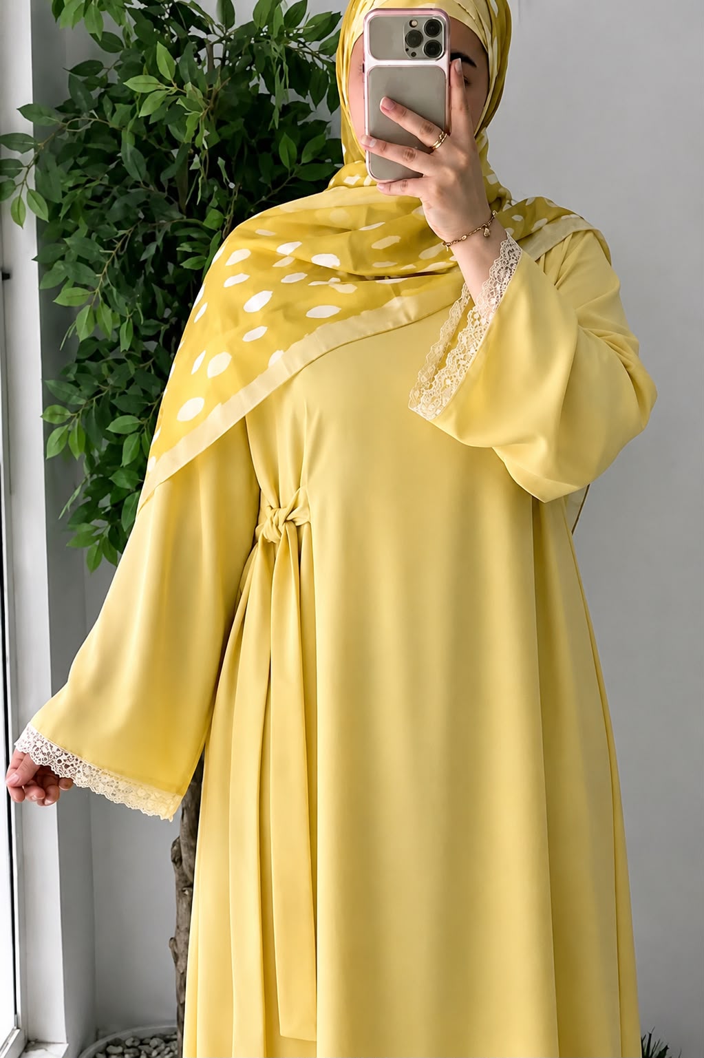 Abaya longue à manches en dentelle avec attache à nouer sur le côté