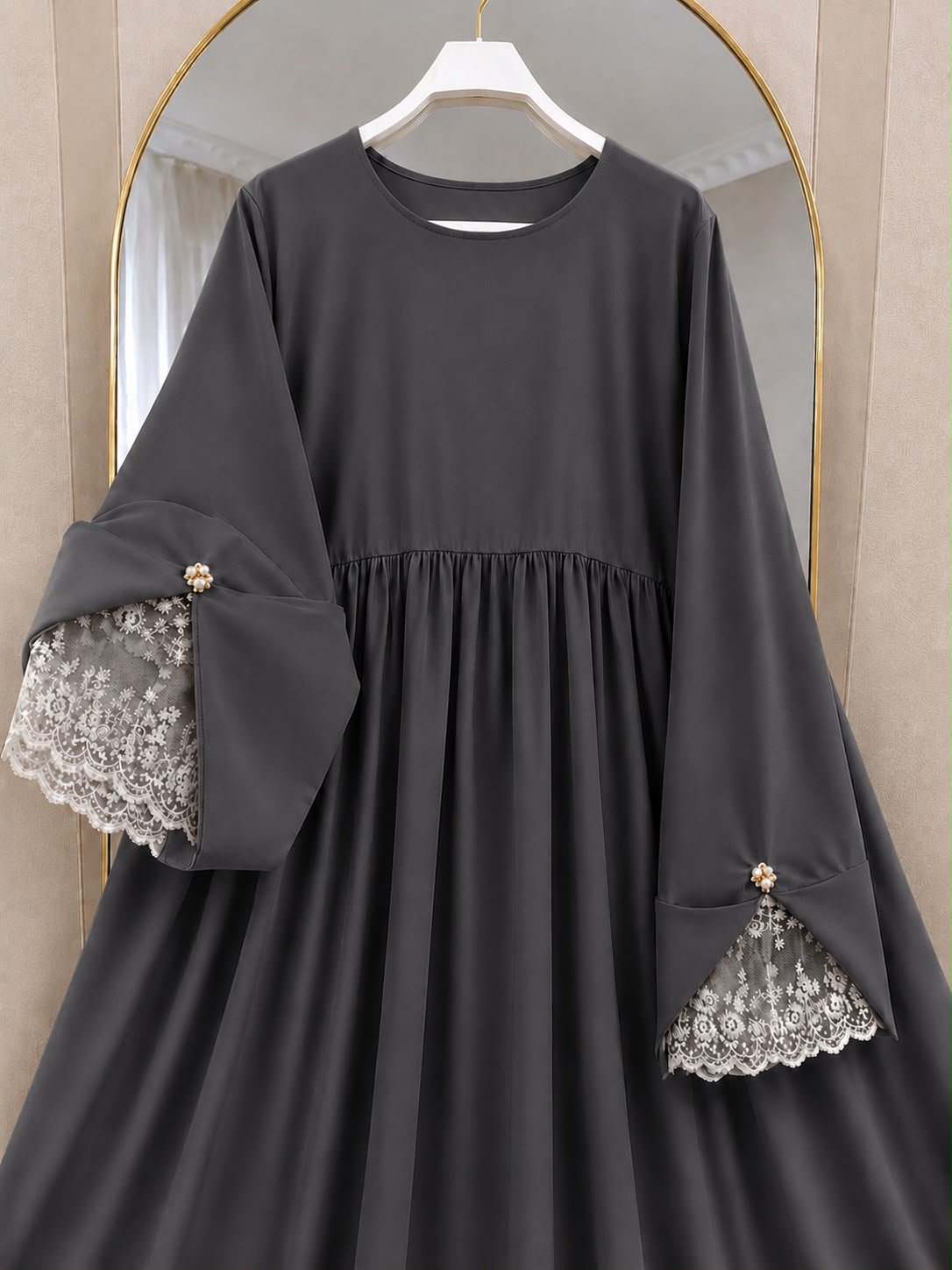 Abaya ample à manches dentelle avec broches perles