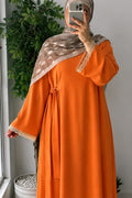 Abaya longue à manches en dentelle avec attache à nouer sur le côté